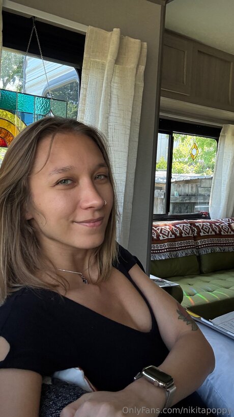 Nikitapoppy 素敵なモデル 写真