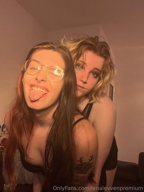 Lenalevvenxo セックスモデル 写真