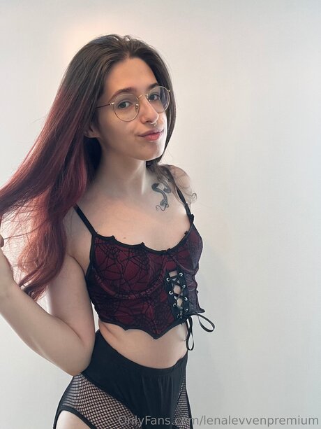 Lenalevvenxo ポルノスター ヌード 画像
