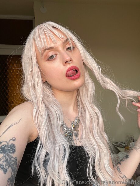 Freyadominatrix 完璧な女優 写真