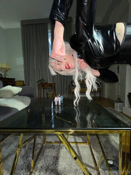 Freyadominatrix エロティックなポルノスター 写真