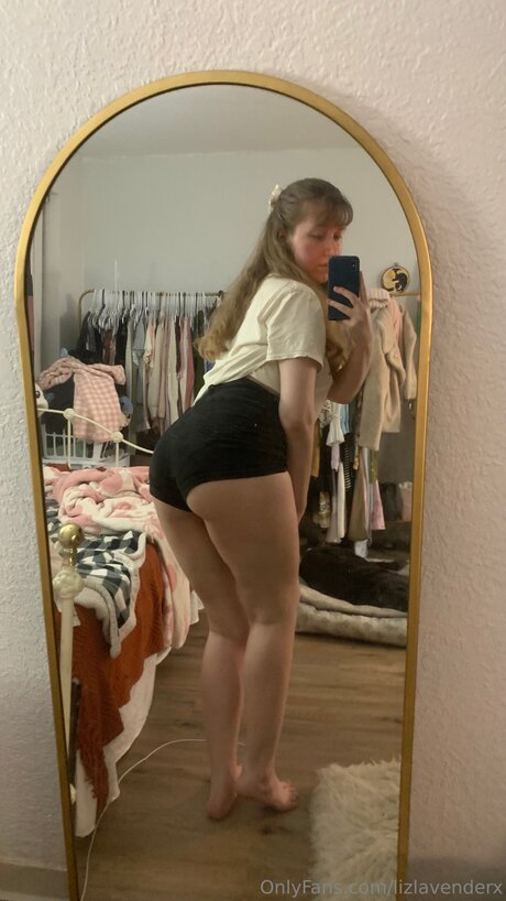 18歳のオンリーファンズ ポルノ 写真