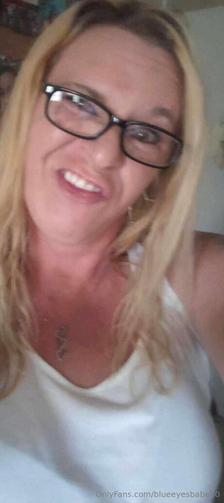 Blueeyesbabe80 HDスター 写真