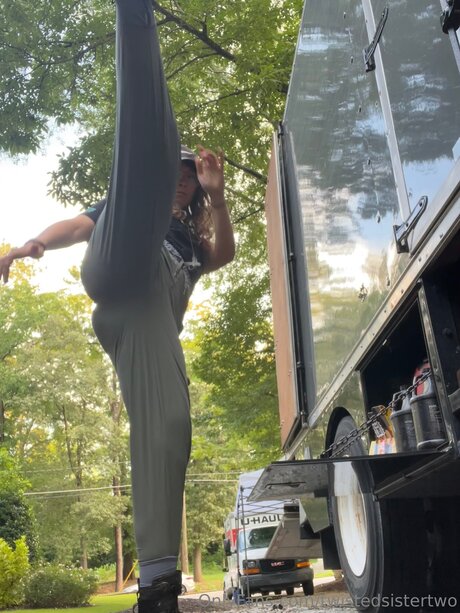 Twistedsistertwo 限定モデル 写真