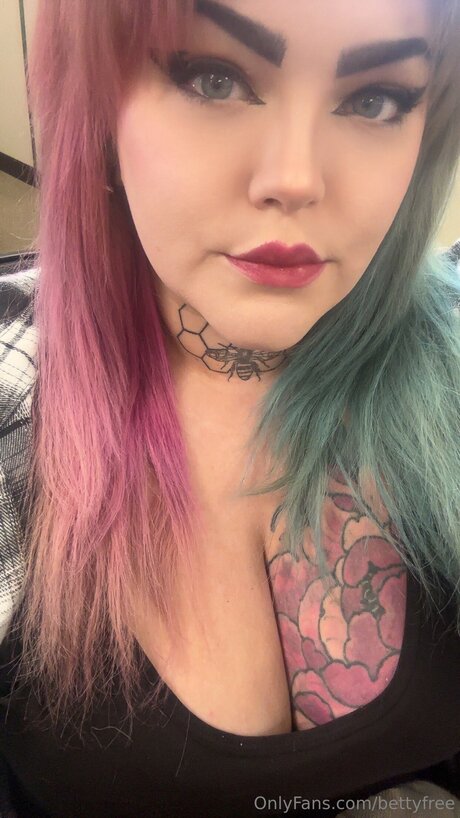 興奮した看護師OnlyFans セクシー裸 画像