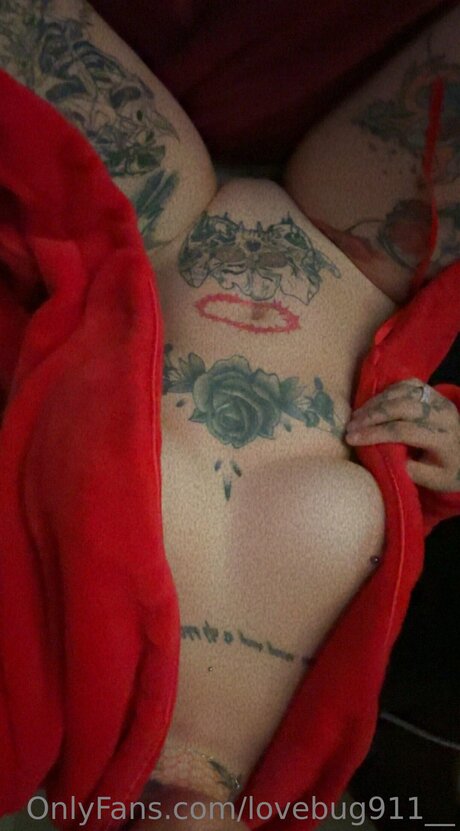 Lovebug911 ポルノ女優 写真