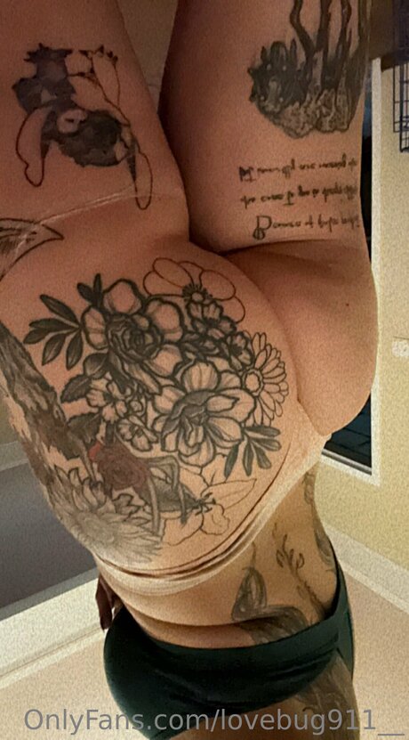 Lovebug911 アダルトモデル 画像