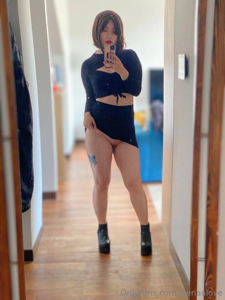 Elenaalove ポルノスター 写真