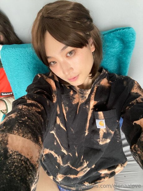 Elenaalove アダルト女優 画像