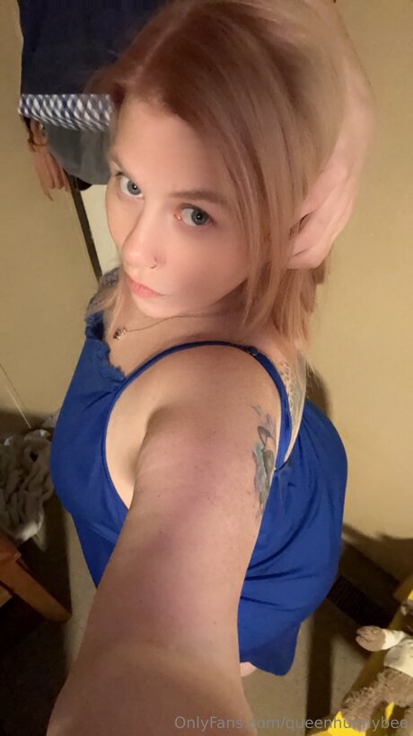 Blueyedkitten77 ポルノスター ギャラリー