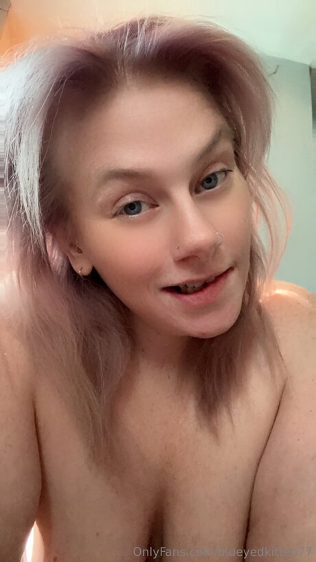 Blueyedkitten77 ポルノスター 写真