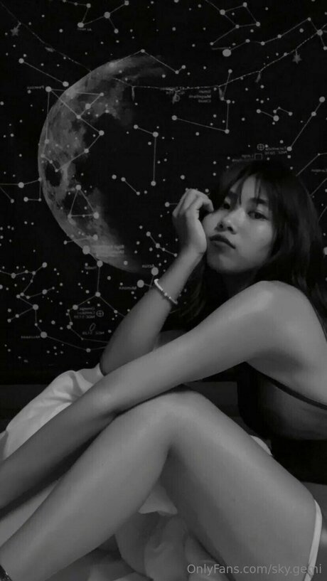 Sky Gemi ヌード女優 写真