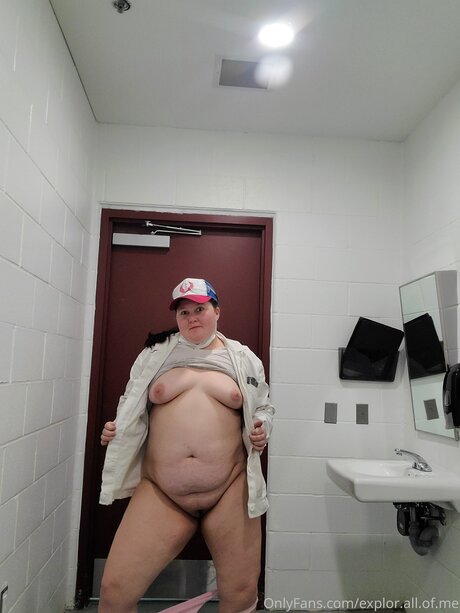 お金 オンリーファンズ ポルノグラフィック 画像