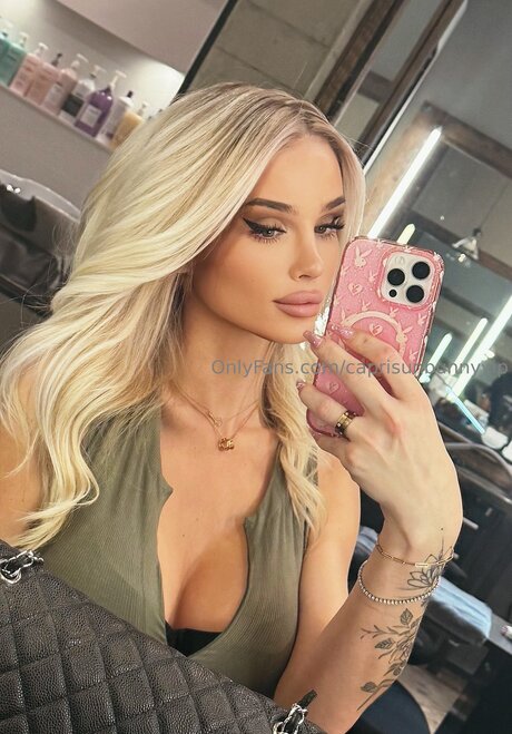 Caprisunbunnyvip ポルノモデル ギャラリー