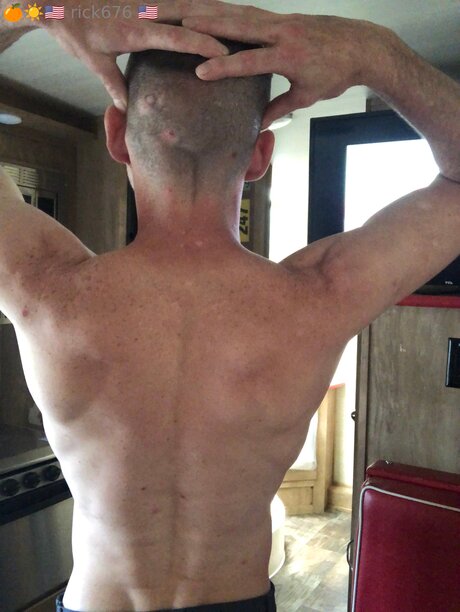 熟女クーガーオンリーファンズ ホット裸 写真