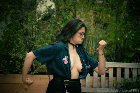 大学生のオンリーファンズ アダルト 写真