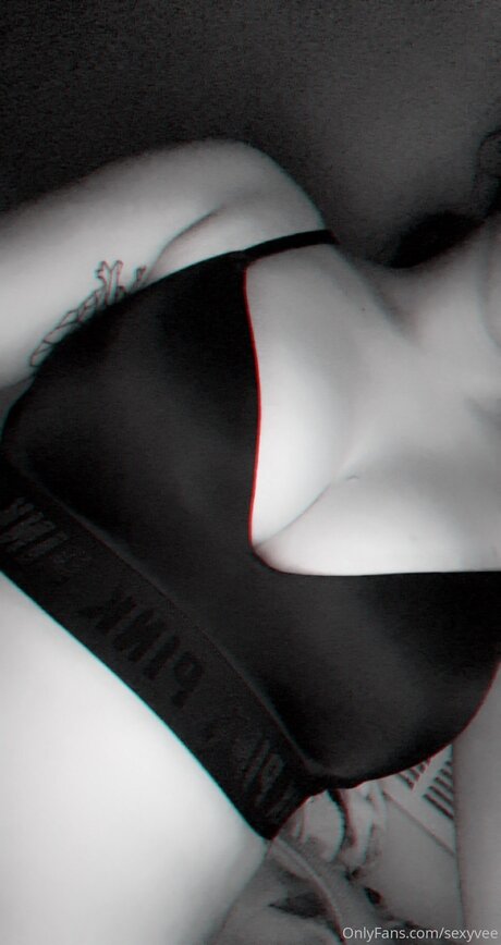 Sexyvee 裸モデル 画像