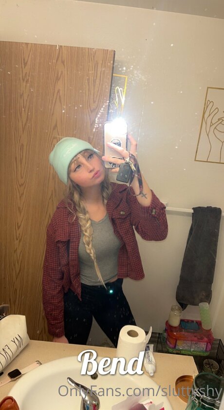 Sluttyshy ポルノ女優 写真