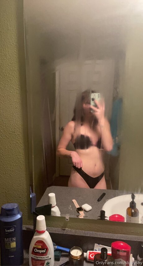 Sluttyshy ポルノスター 画像