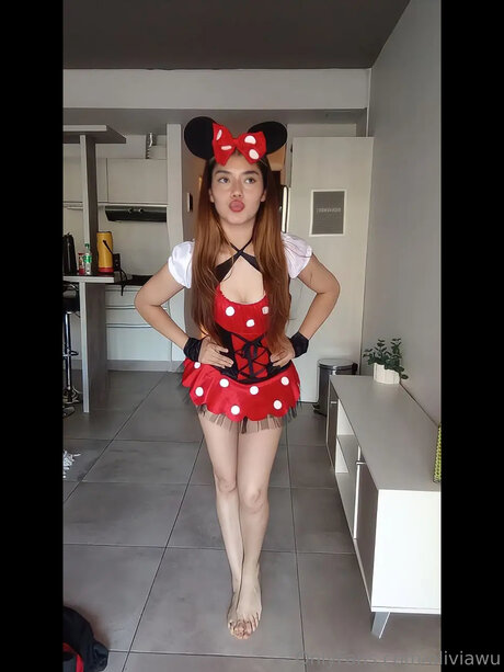 Oliviawu モデル 画像