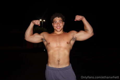 Ethanxrhett 裸モデル 画像