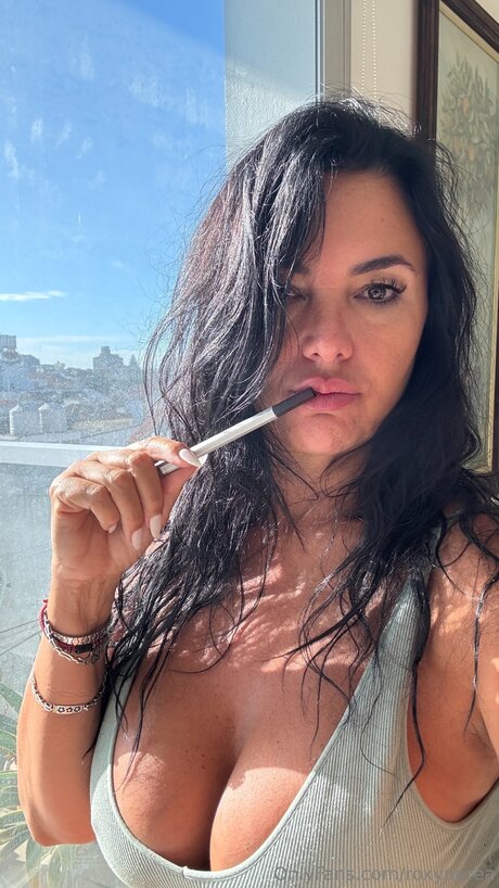 Roxynerea xxxポルノスター 写真