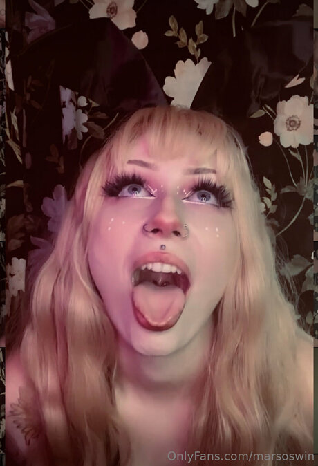 大きな乳首オンリーファンズ エロチック 画像