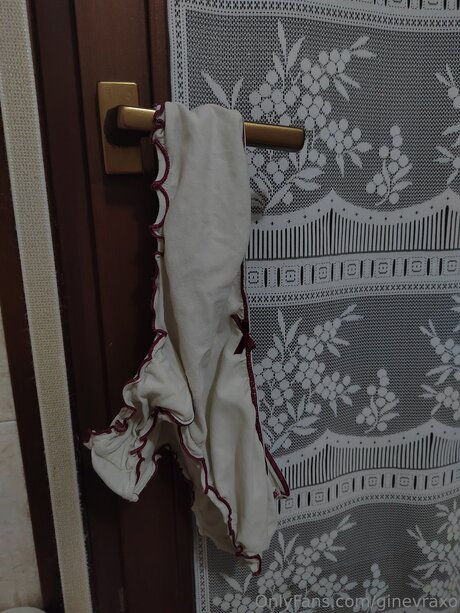 Ginevraxo ポルノモデル 写真