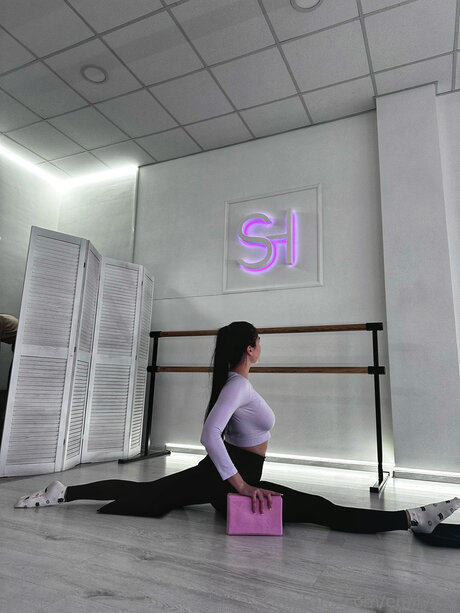 Emilyy Ly スターセックス 画像