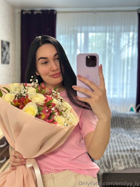 Emilyy Ly セックススター 写真