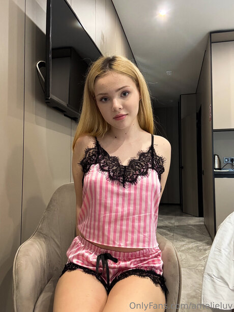 Amelieeluv 美しいモデル 写真