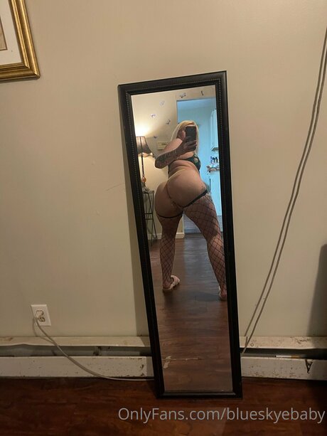 Blueskyebaby ポルノモデル 画像