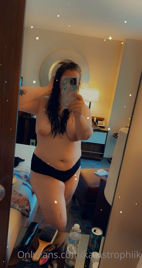 かわいいシーメールオンリーファンズ 無料ポルノ 画像