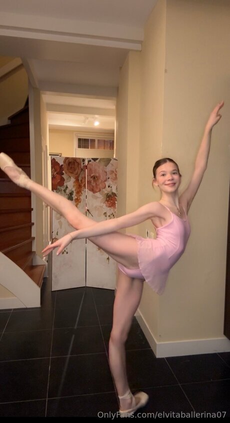 Elvitaballerina07 ホットモデル 写真