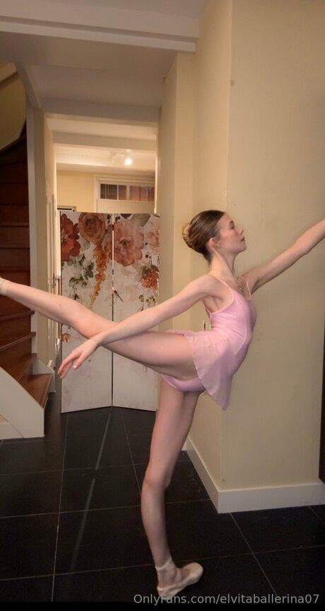 Elvitaballerina07 アダルトモデル 写真