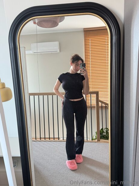 Mini Mimixx ポルノモデル 写真