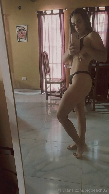 Bigpeach32 エロティック女優 写真