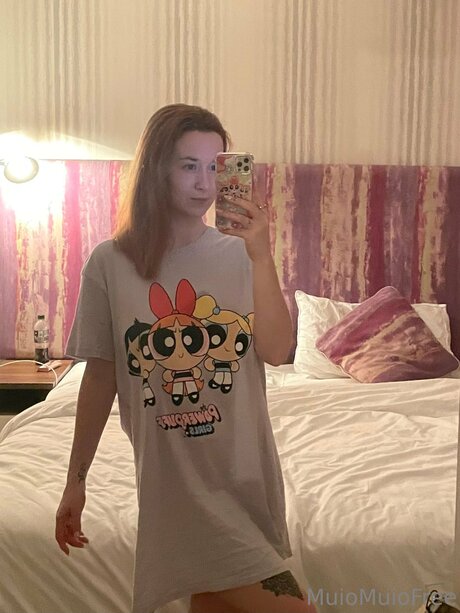 大きなお尻と巨乳のオンリーファンズ セクシー 画像