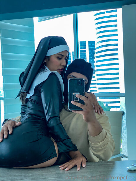 金髪レズビアンオンリーファンズ ホットセクシー 画像