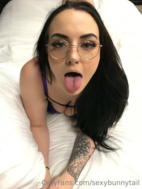 18歳以下の無料OnlyFans エロチック 画像