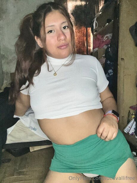 Lucavallifree ポルノモデル 写真