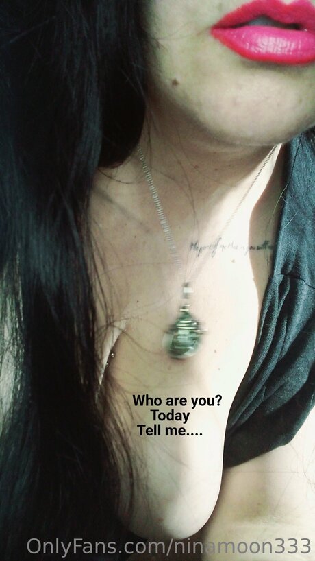 Ninamoon333 エロティックなスター 写真