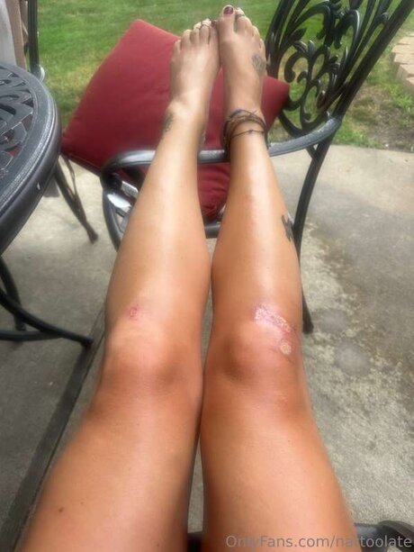 毛深い女の子のオンリーファンズ エロチック 写真