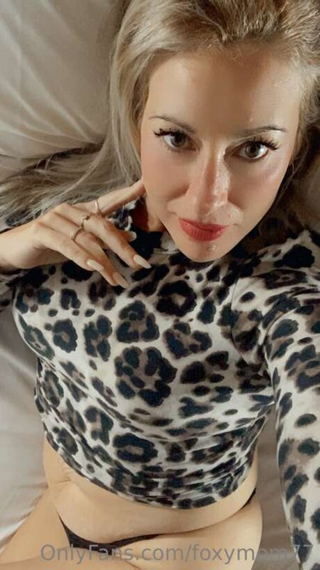 Foxymom77 ヌードのポルノスター 写真