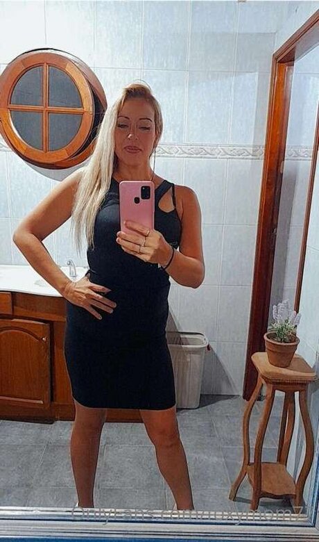 Foxymom77 ヌード女優 画像