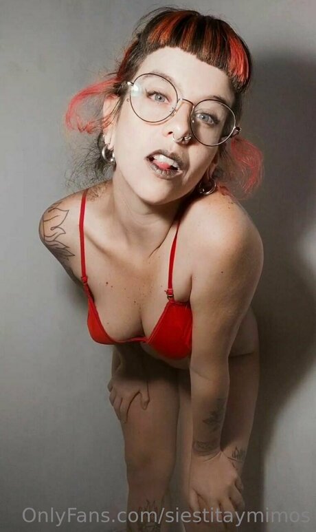 Siestitaymimos ヌード女優 写真