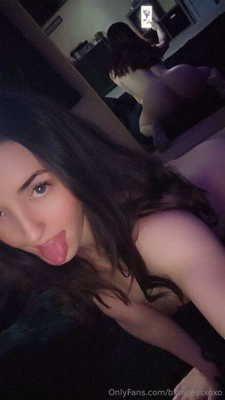 曲線美のラテン系オンリーファンズ HD 写真