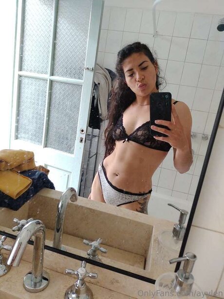 義理の妹オンリーファンズ 無料エロ 写真