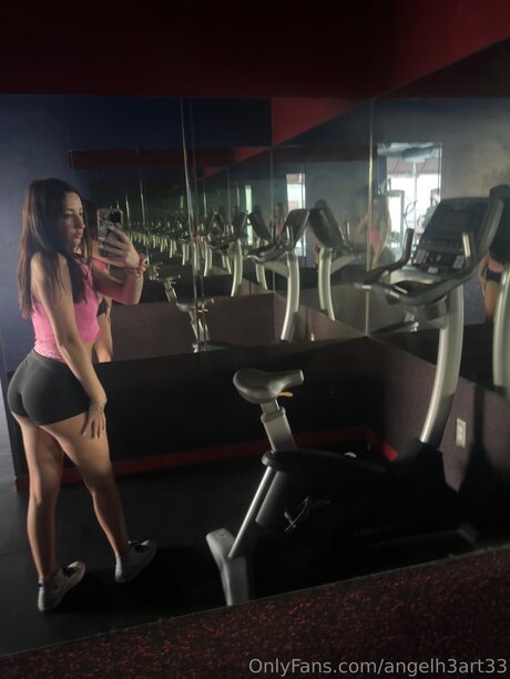 Angelh3art33 エロティックなモデル 画像