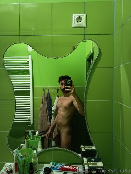 Tyron989 ヌードのポルノスター 写真